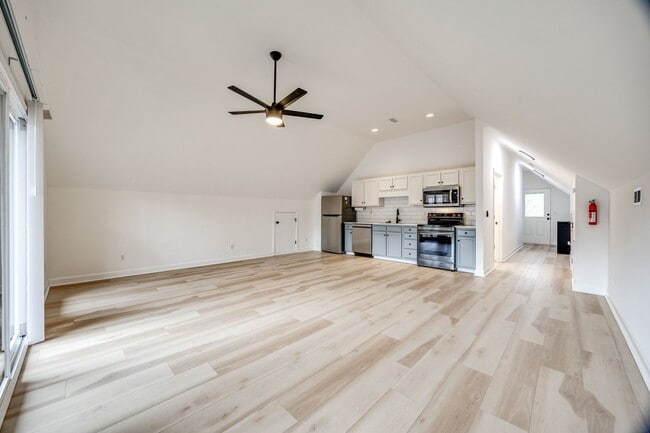 Building Photo - 5988 Quarter Mile Rd. Unit #C