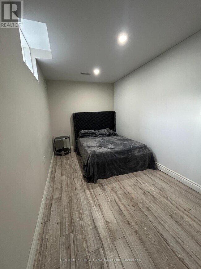 Photo - 2292 Buroak Dr