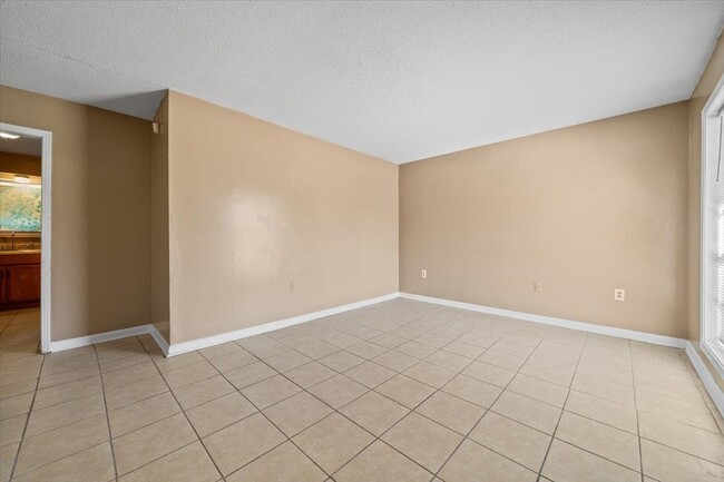 Photo - 734 Archie Dr