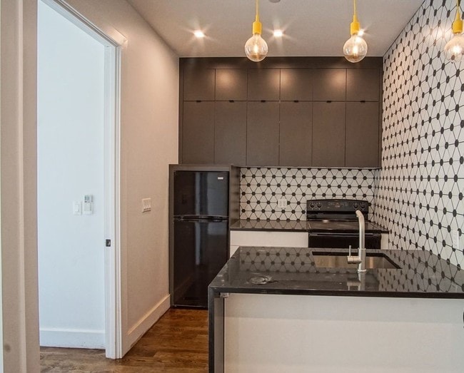 39 Vernon Ave Unit -2