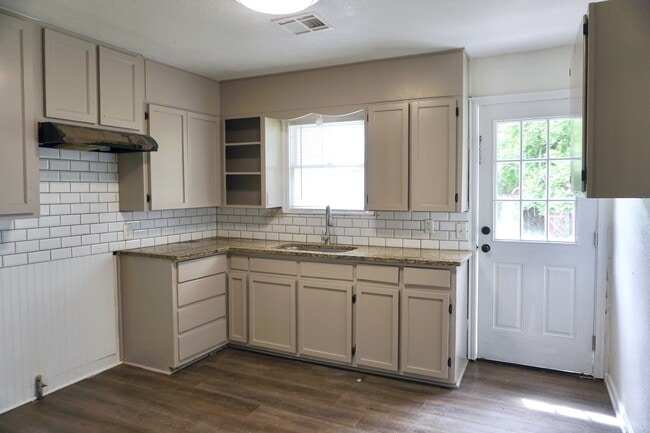 Photo - 3128 Speight Ave