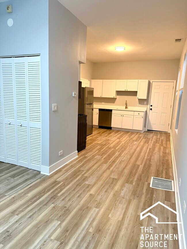 Building Photo - 942 N Elston Ave Unit 2R