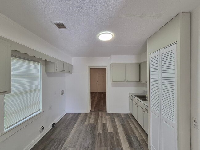 Photo - 2100 Riverside Blvd