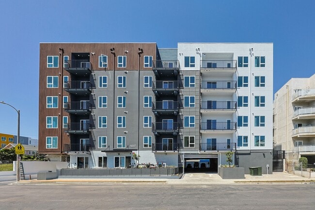 Building Photo - Orion 1037 Dewey Rental