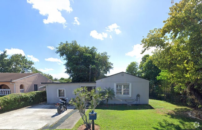 Building Photo - 250 NW 102nd St Rental
