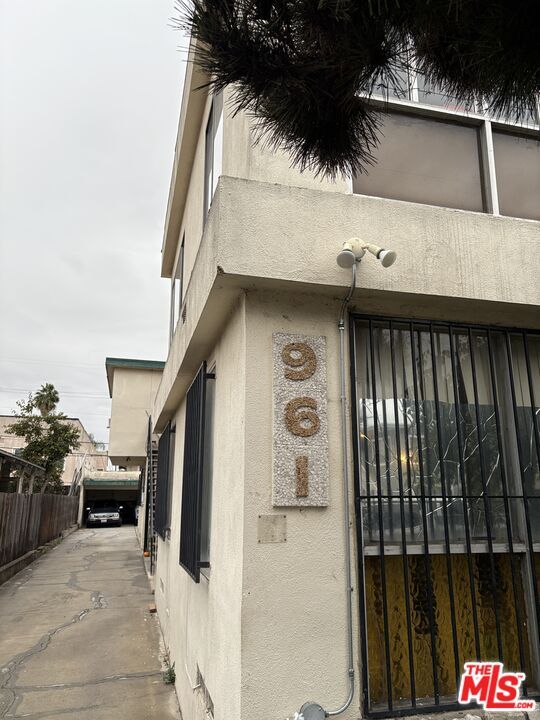 Photo - 961 S Kenmore Ave