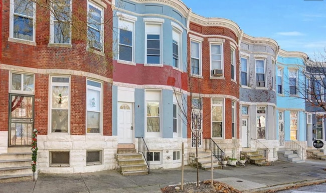 Building Photo - Beautifully Updated Townhome in Prime Location – Move-In Ready!