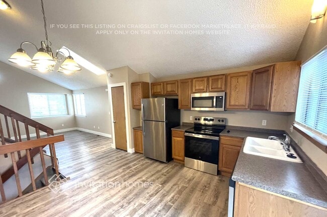 Photo - 575 Longfellow Ln