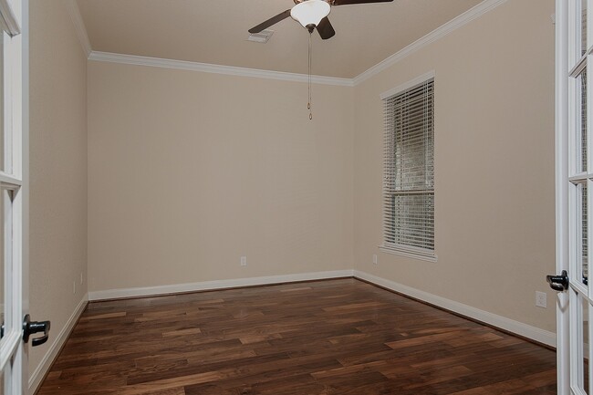 Photo - 7 Prism Point Place