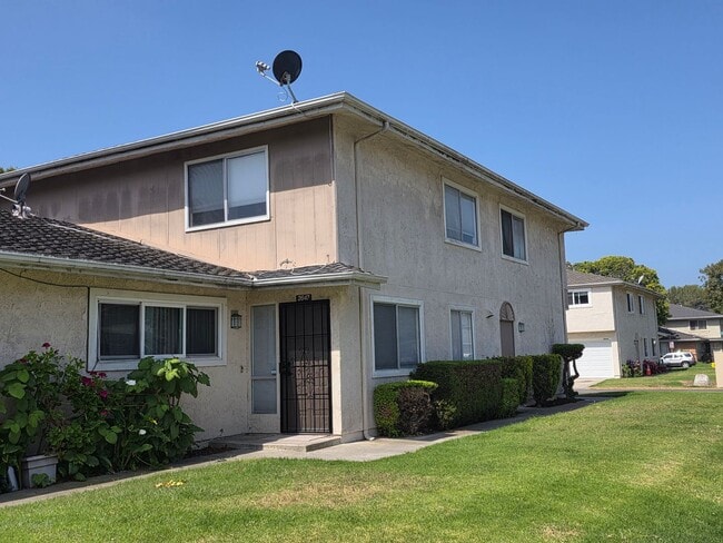 Building Photo - 2+1 Condo in Port Hueneme - Newly remodeled w/ garage!