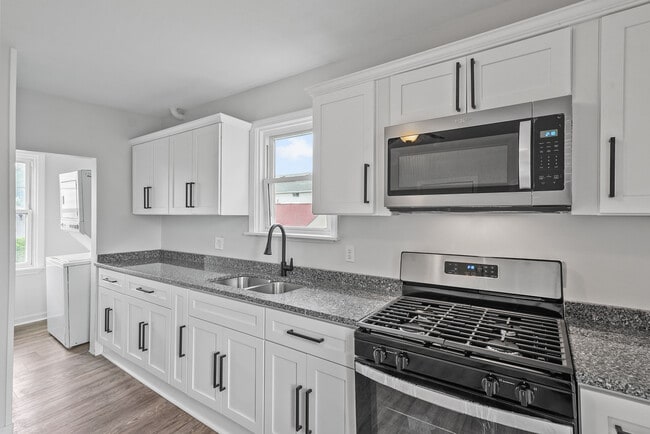 Building Photo - 25 Amity St Unit 2 Rental