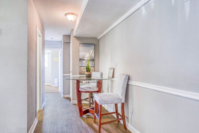 Photo - Huntwood Courts