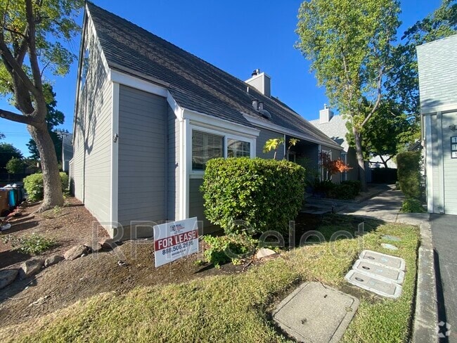 Building Photo - 1686 Somerset Pl Rental