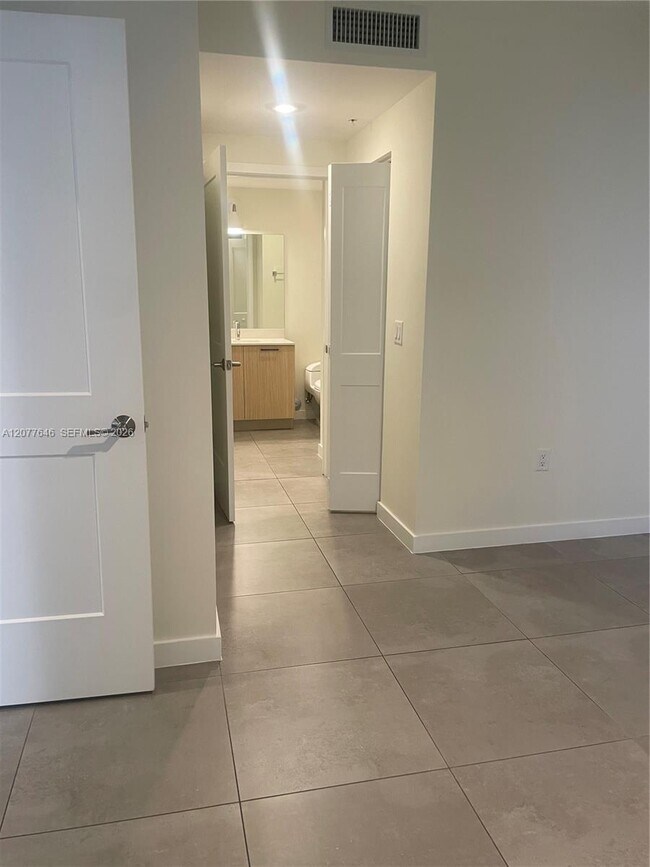 Photo - 16395 Biscayne Blvd Unit 313