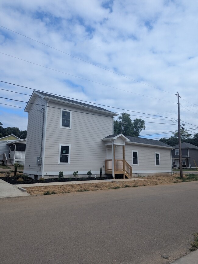 Photo - 1001 E 9th St Townhome