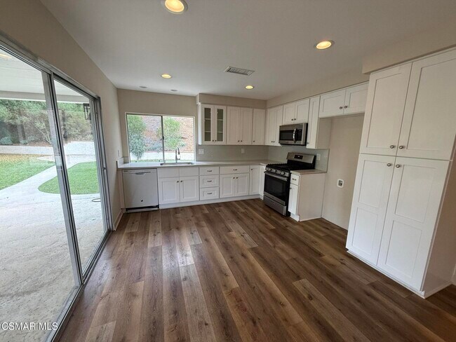 Photo - 2881 Lodgewood St