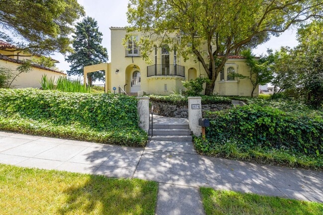 Building Photo - Nostalgic & Beautiful 3-Bedroom Home with ...