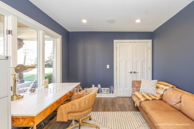 Photo - 499 W Main St