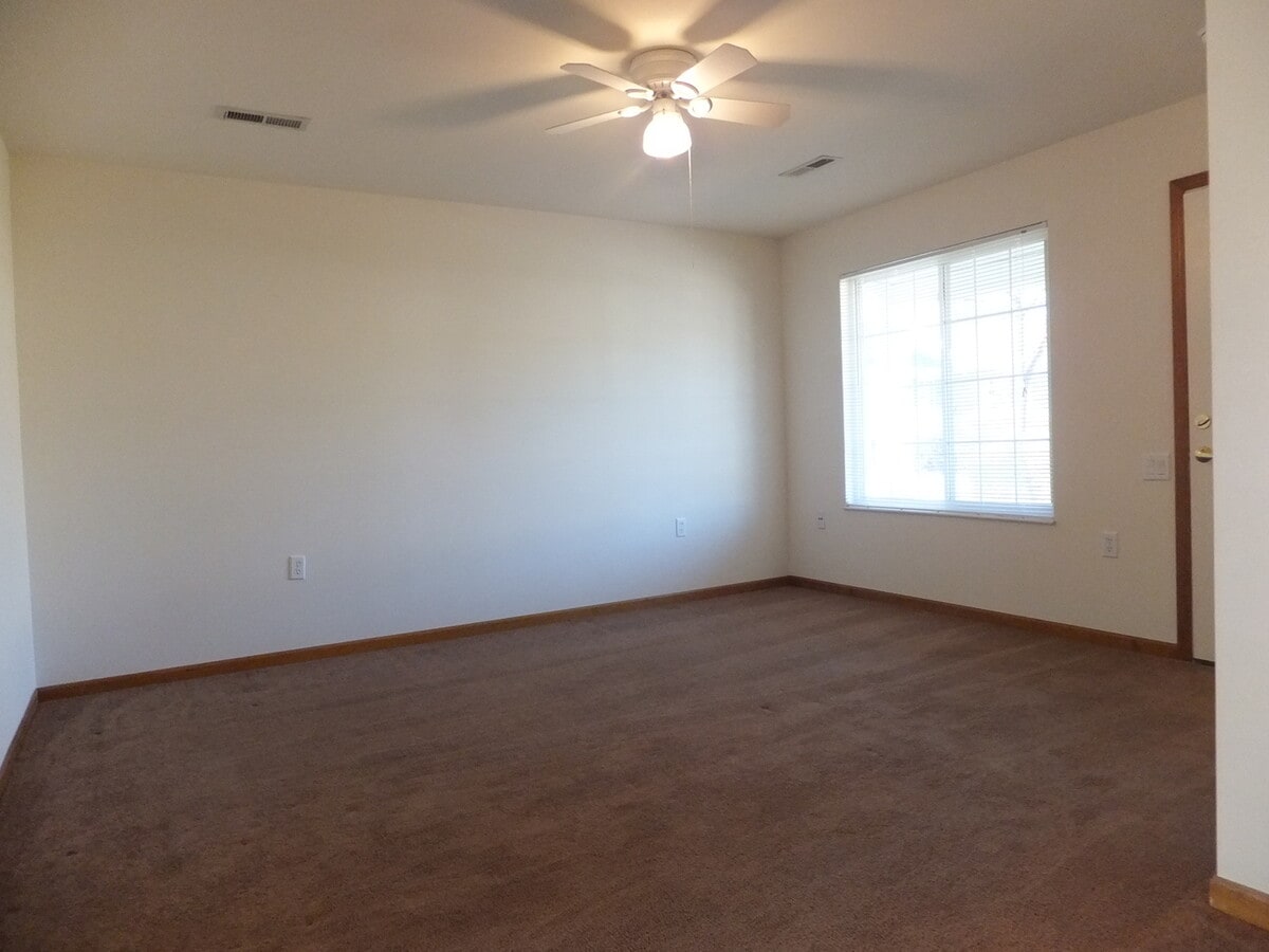Photo - Large 2 bedroom apartment with washer/dryer hookup. 55+ community Unit 2142