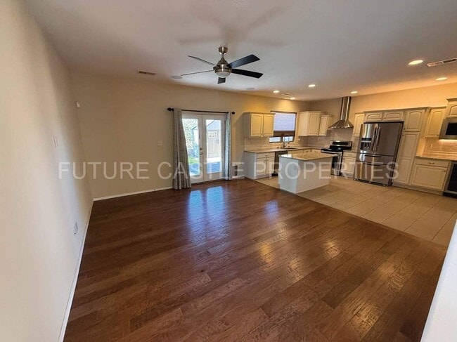 Photo - 1771 Band Saw Pl N W