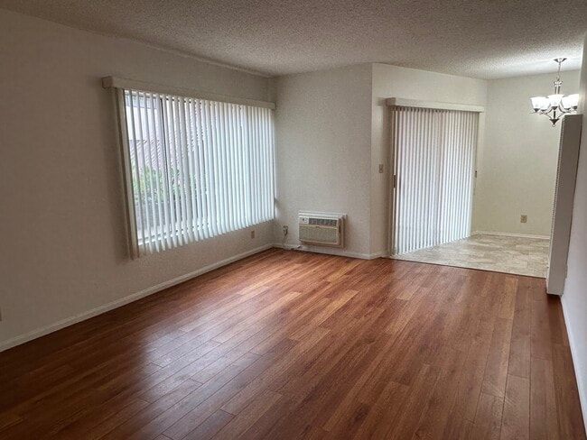 Photo - 1009 N Hayworth Ave