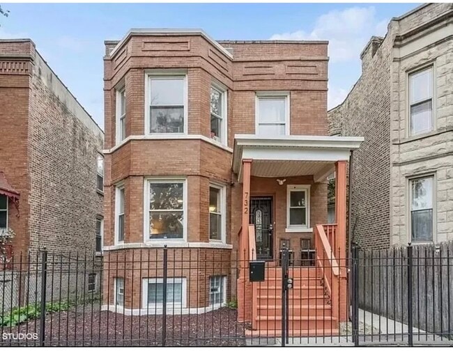 Photo - 732 N Troy St