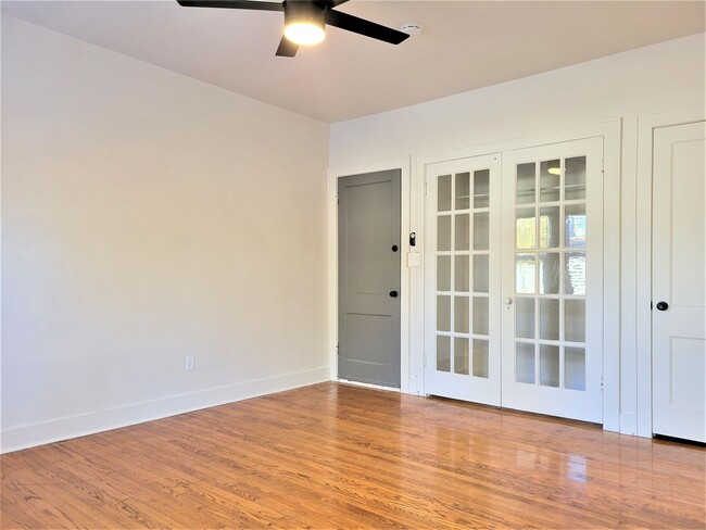 Building Photo - 723 East Dr Unit #3 ~ P Rental