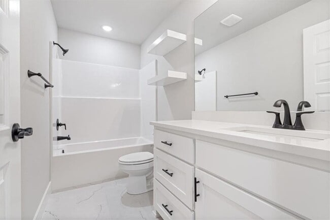 Building Photo - 7002 SW Basswood Ave