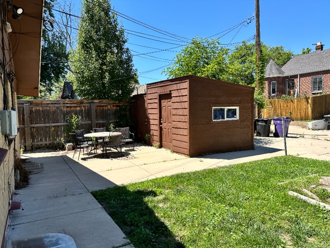 Building Photo - Available December! Cosy duplex in Potter ...