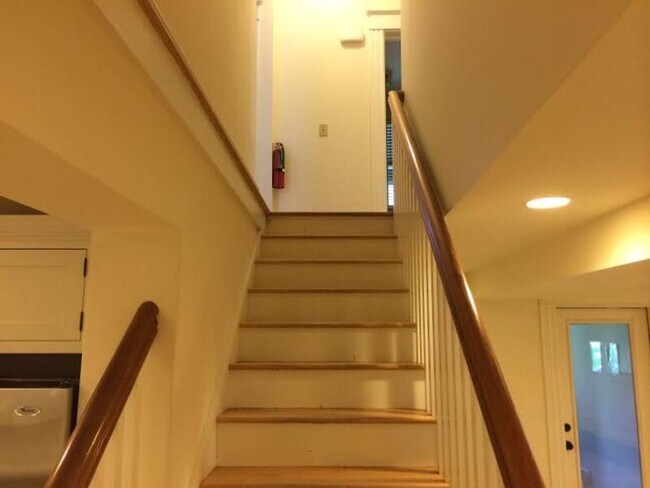 343 College St Unit 1
