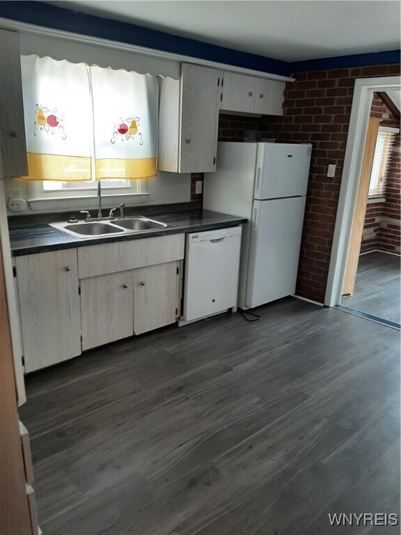 Photo - 131 Kamper Ave