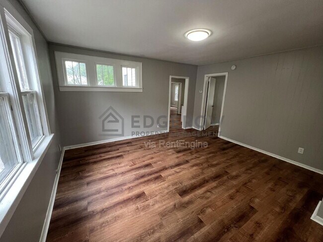 Photo - 298 McLaughlin Ave Unit B