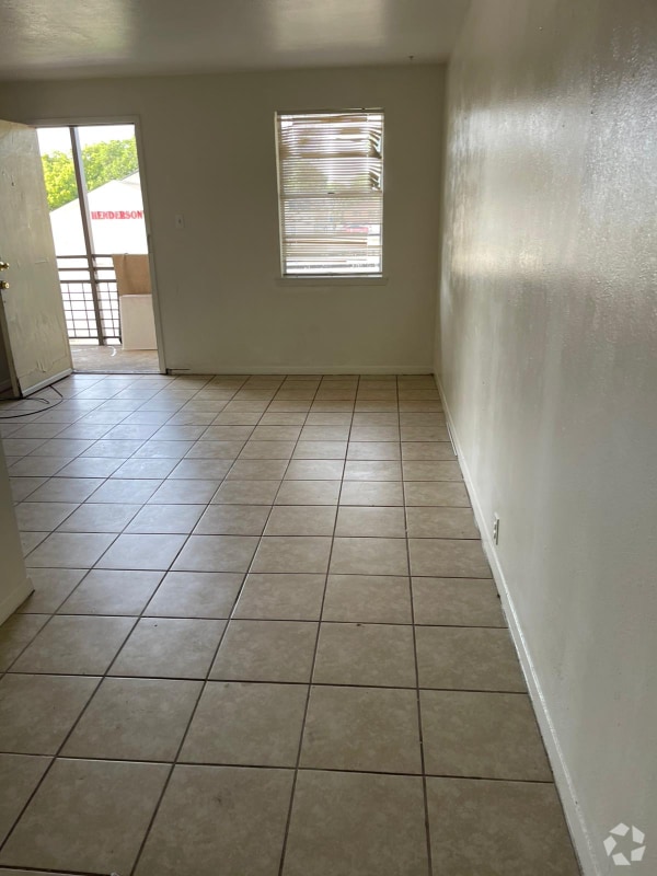 Building Photo - 414 E Avenue A Rental