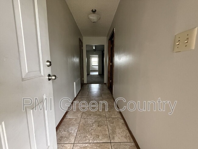 Photo - 615 Cumberland Dr