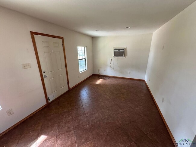 Photo - 280 Joy Ln