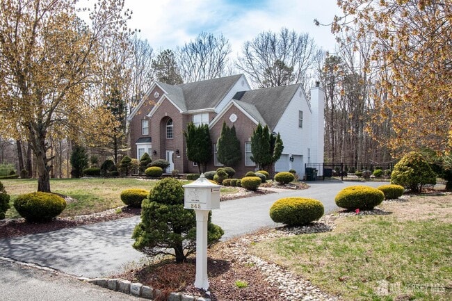 845 Woodbury Dr