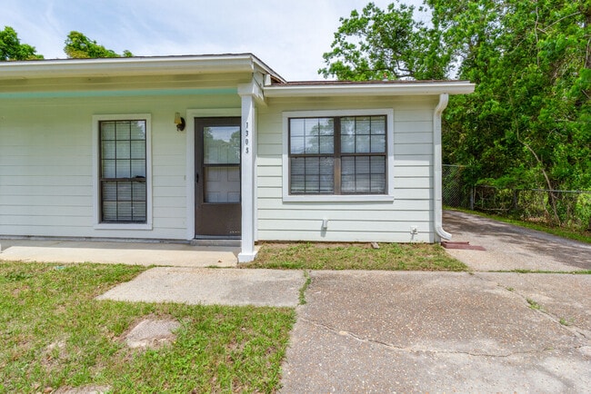 Photo - 1308 Keturah St