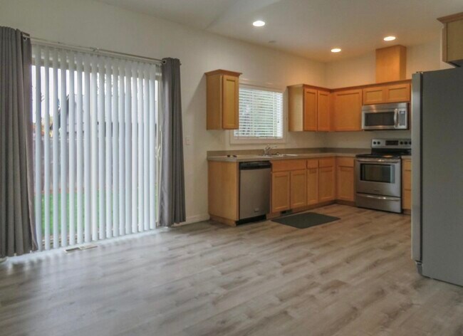 Photo - 758 Meadowlawn Pl