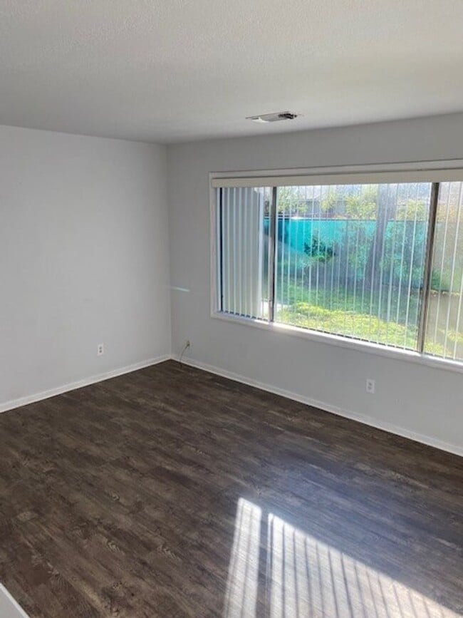 Photo - Nice Home in Enterprise Area!!
