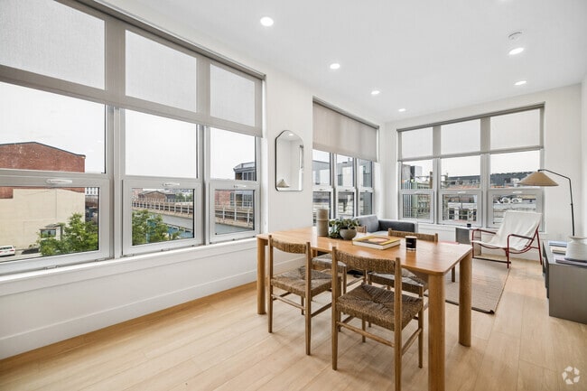 2BR, 2BA - 798SF - Living Room