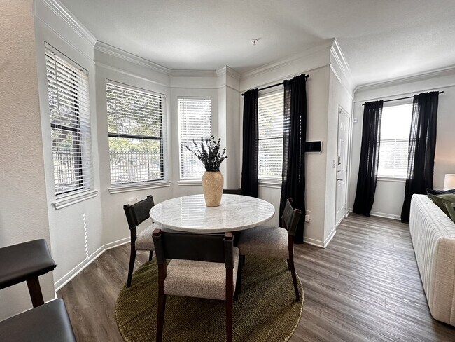 Photo - Luxury + Location: Limited-Time Savings! Unidad GV3