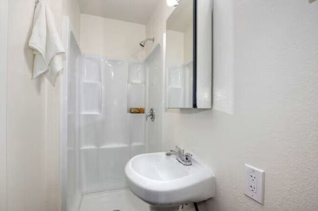 1321 E St Unidad 6