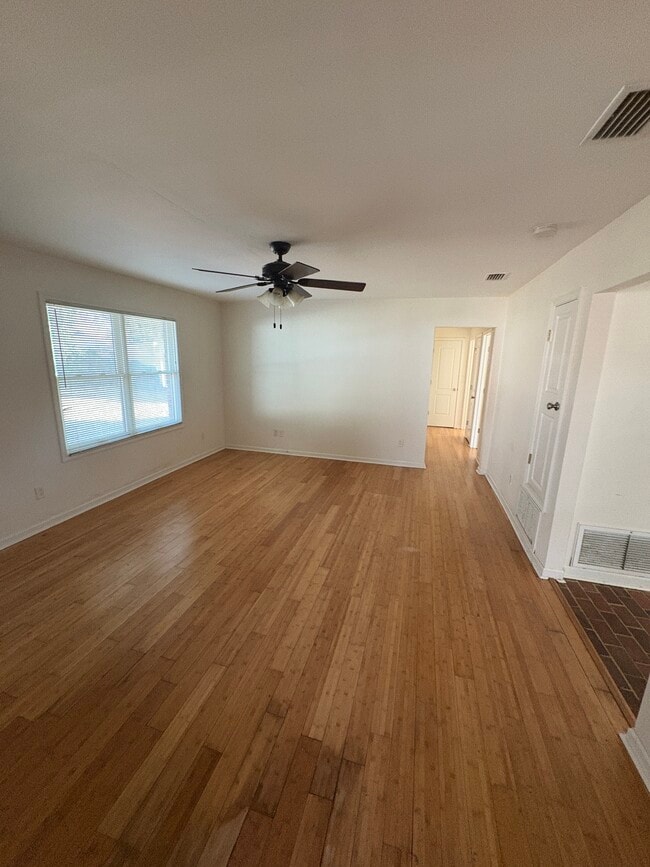 Photo - 439 E Rutgers Loop