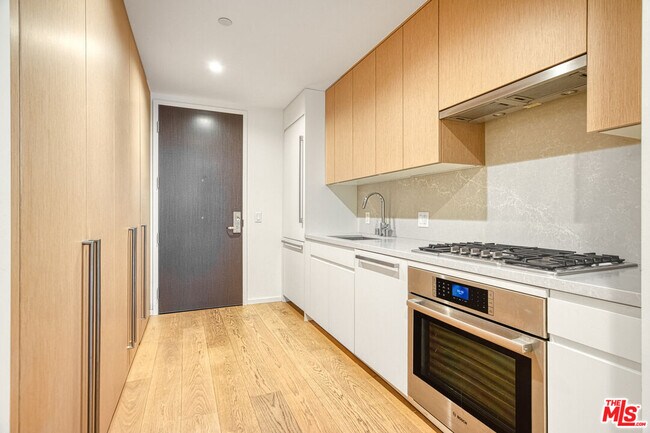 Photo - 877 Francisco St Unidad 526