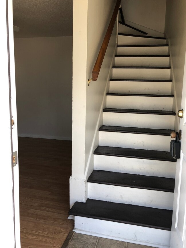 Building Photo - Apartment For Rent