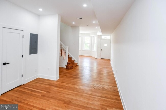Photo - 104 R St NE