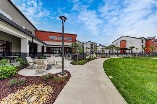 Building Photo - The Atherton