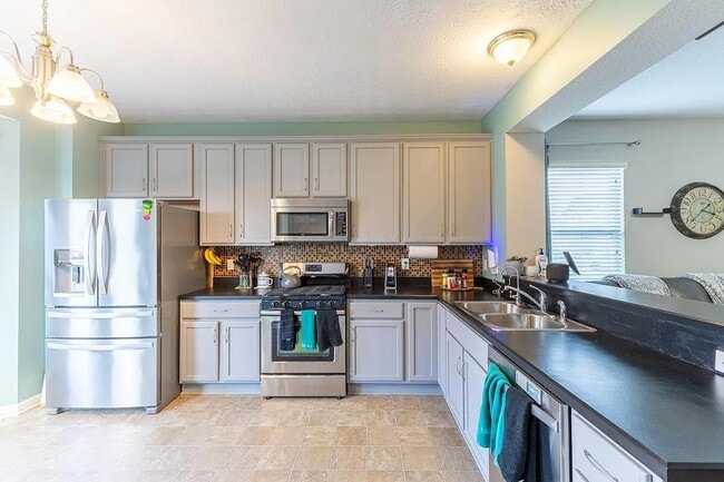 Photo - 564 Summer Tree Loop