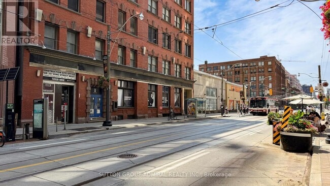 Photo - 393 King St W Unité 703