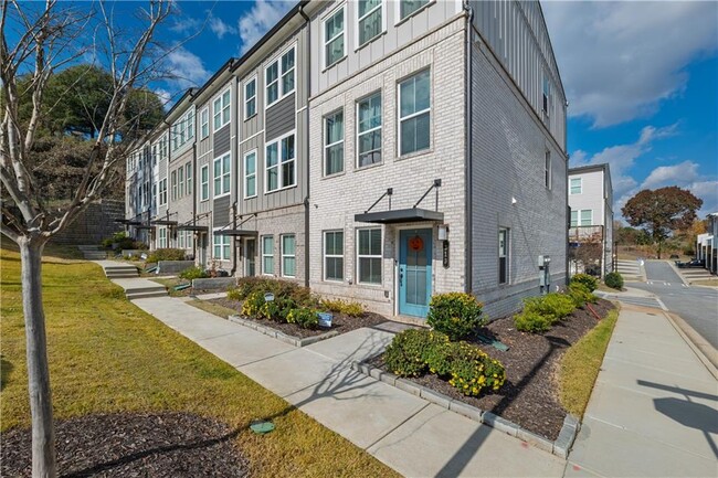 Photo - 313 Skylar Way SE